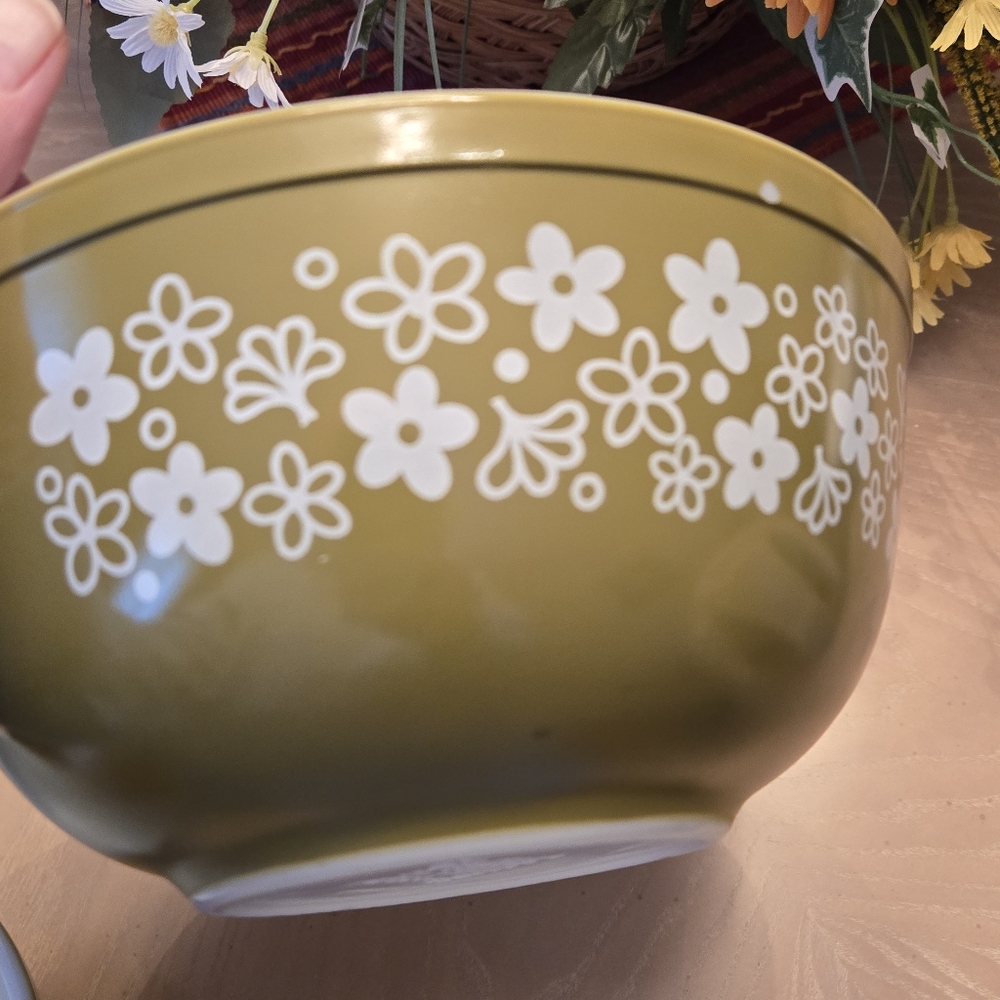 🟢 PYREX 403 — 8.75" — Spring Blossom Green (Crazy Daisy)